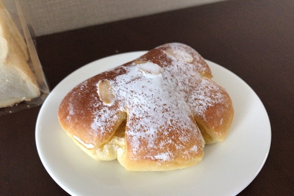 ブレインウェイクカフェのクリームパン