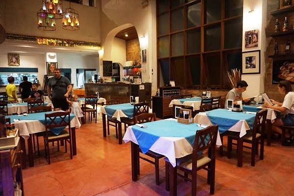 Umberto's Cuisineの店内